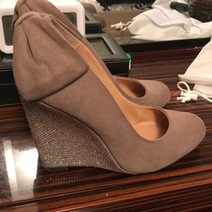 Taupe/grey wedges